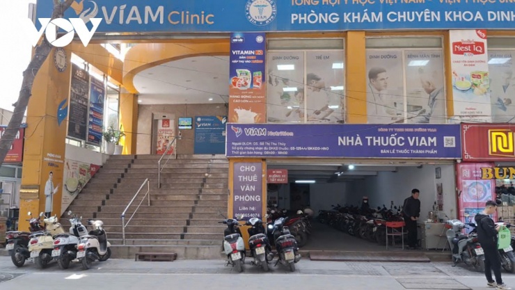 Cửa hàng đóng cửa hàng loạt, vì sao giá thuê mặt phố vẫn cao? - 1