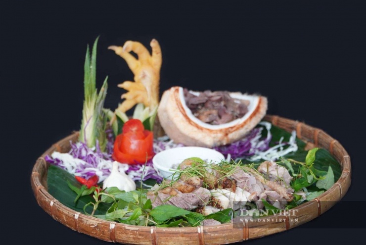 Gà nhiều cựa Tân Sơn chinh phục thị trường từ Bắc và Nam. Ảnh: Văn Đức