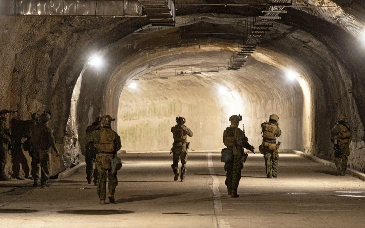 Có tới 150 lính Mỹ bị thương trong cuộc chiến với Iran - 1