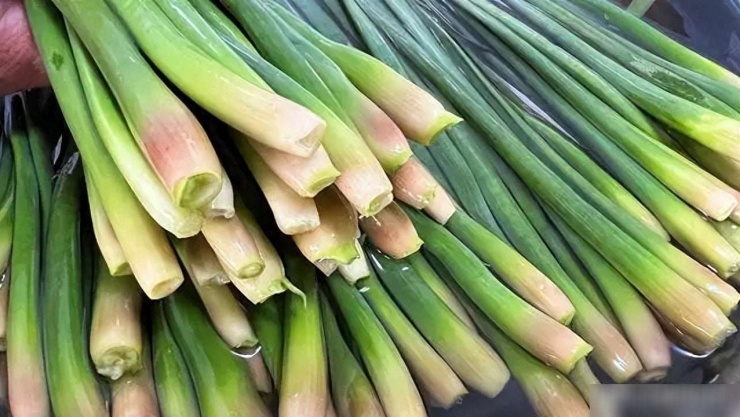 Loại rau mùa xuân ngon ngọt, nhiều người bỏ đi, lại là món ăn thơm phức, còn giúp giảm nhiệt, thải độc - 3