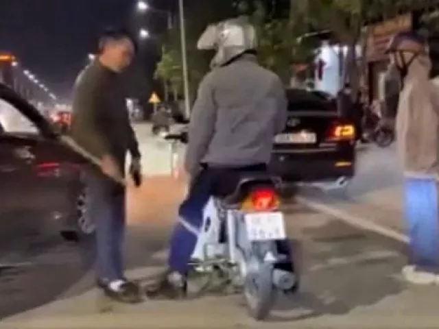 Công an làm việc với tài xế ô tô dùng gậy đe doạ người đi xe máy tại Hà Tĩnh
