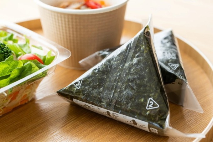 Satoco không kiêng khem quá hà khắc mà thỉnh thoảng vẫn 'tự thưởng' cho bản thân những món khoái khẩu nhưng luôn kiểm soát liều lượng và ưu tiên ăn vào ban ngày để cơ thể có đủ thời gian tiêu hóa, chuyển hóa năng lượng dư thừa.