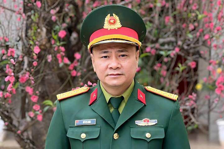 Đại tá, NSND Tự Long hiện là Giám đốc Nhà hát Chèo Quân đội.