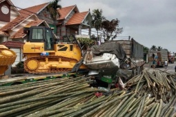 Xe tải biến dạng kỳ quái, phụ xe tử vong sau cú va chạm kinh hoàng trên quốc lộ