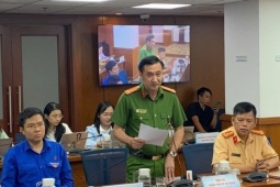 Công an TPHCM mang loa ra cây xăng khuyến cáo người dân việc tích trữ xăng, dầu