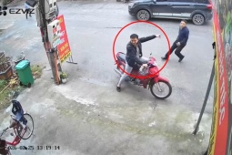 Clip: Chủ quán “lập công bất ngờ” khi để chìa khóa cắm sẵn trên xe