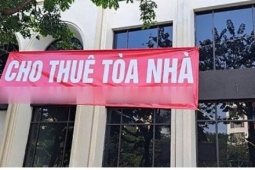 Cửa hàng đóng cửa hàng loạt, vì sao giá thuê mặt phố vẫn cao?