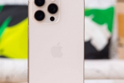 Giá iPhone 16 Pro Max giảm mạnh, hấp dẫn hơn iPhone 17 Pro Max