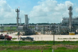 Giá dầu thế giới lại vọt trên 100 USD/thùng bất chấp hàng loạt nước xả kho dự trữ