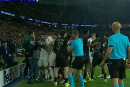 Cận cảnh pha “xấu chơi” của sao Chelsea ở Champions League