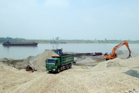 'Ông trùm cát' bị bắt và đế chế cát trắng ở Vân Đồn