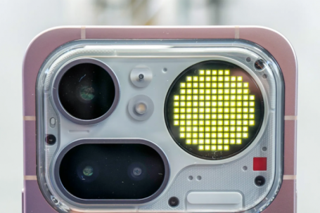 Nothing Phone (4a) Pro giá 499 USD: tuyên bố 'zoom 140x' tai hại