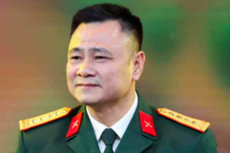 Nam nghệ sĩ từng làm thợ mộc, phụ hồ nay là Đại tá, Giám đốc