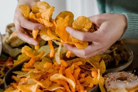 Bé 12 tuổi mắc ung thư ruột giai đoạn cuối