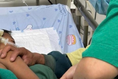 Vụ chuyển "Thần dược" 8.000 USD/lọ từ Thụy Sĩ về Đà Nẵng cứu 3 bệnh nhi bị nguy kịch: Sức khỏe bây giờ ra sao?