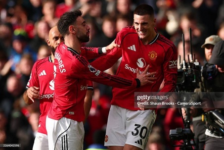 MU đua vé Cúp C1: Sesko ra tín hiệu "cầu cứu", chờ Fernandes kiến tạo