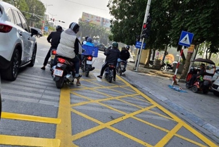 Đây là lỗi nhiều người đi xe máy mắc phải, mức phạt tới 14 triệu đồng