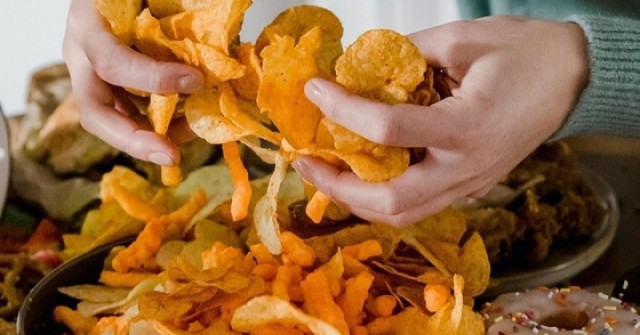 Bé 12 tuổi mắc ung thư ruột giai đoạn cuối