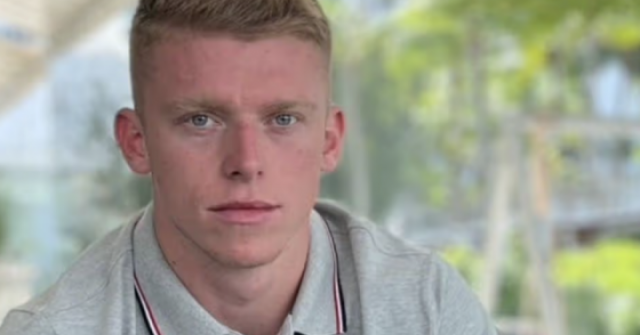 "Đứa trẻ hư nhất nước" thành hiệu trưởng, kiếm nửa triệu USD mỗi năm