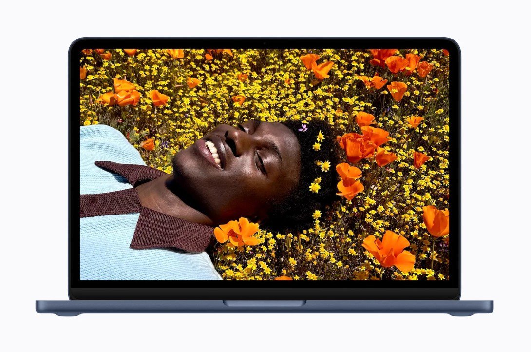 MacBook Neo có khung nhôm.