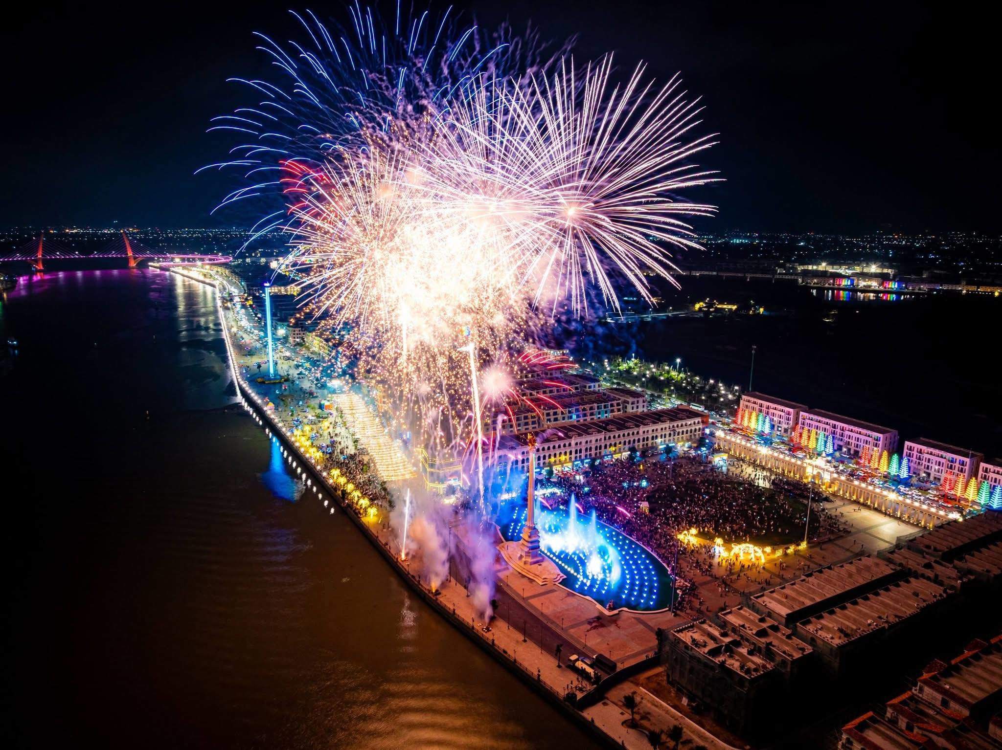 Dòng khách đông đảo là nền tảng quan trọng cho các hoạt động đầu tư và kinh doanh tại Vinhomes Royal Island