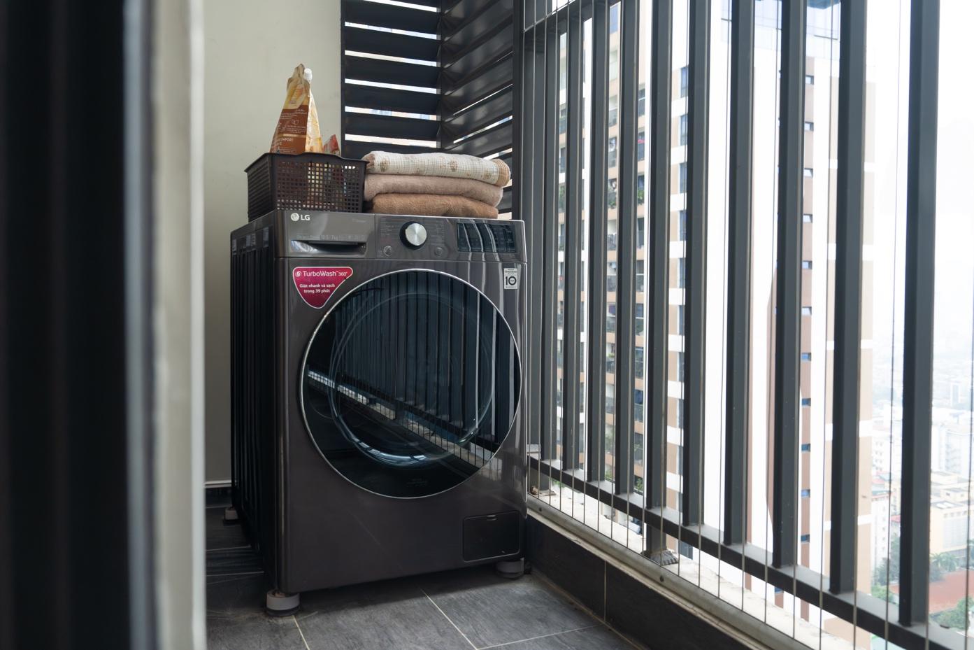 Chiếc máy giặt LG đồng hành 7 năm trong gia đình anh Thọ - chị Linh.