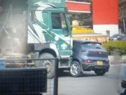 [CLIP] Xe ben ‘ủi’ ô tô trên đường khiến nhiều người hoảng hồn