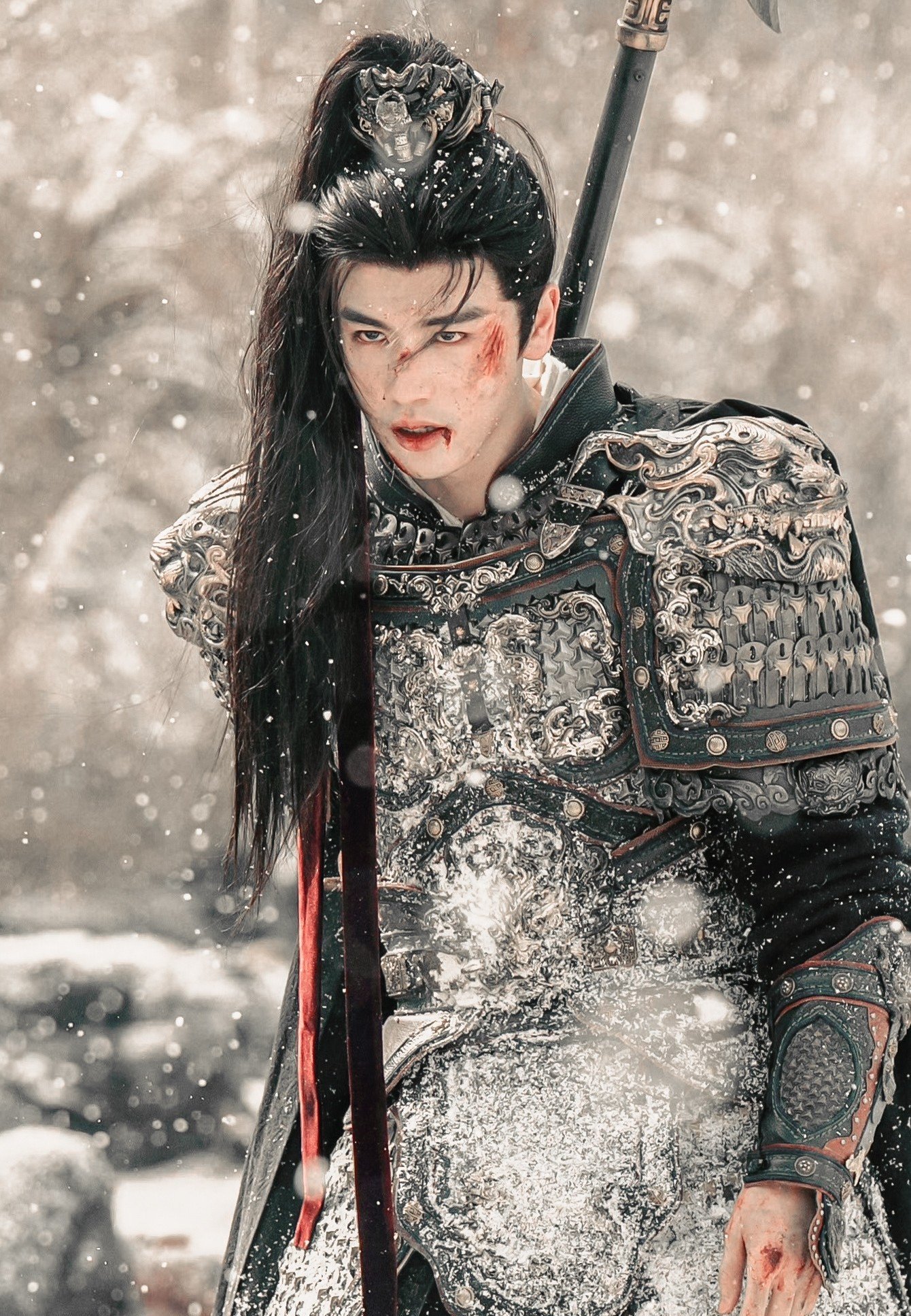 Trương Lăng Hách được khen có tạo hình điển trai nhất trong sự nghiệp. Anh còn thiếu một tác phẩm tiêu biểu để bật lên thành sao hạng A.