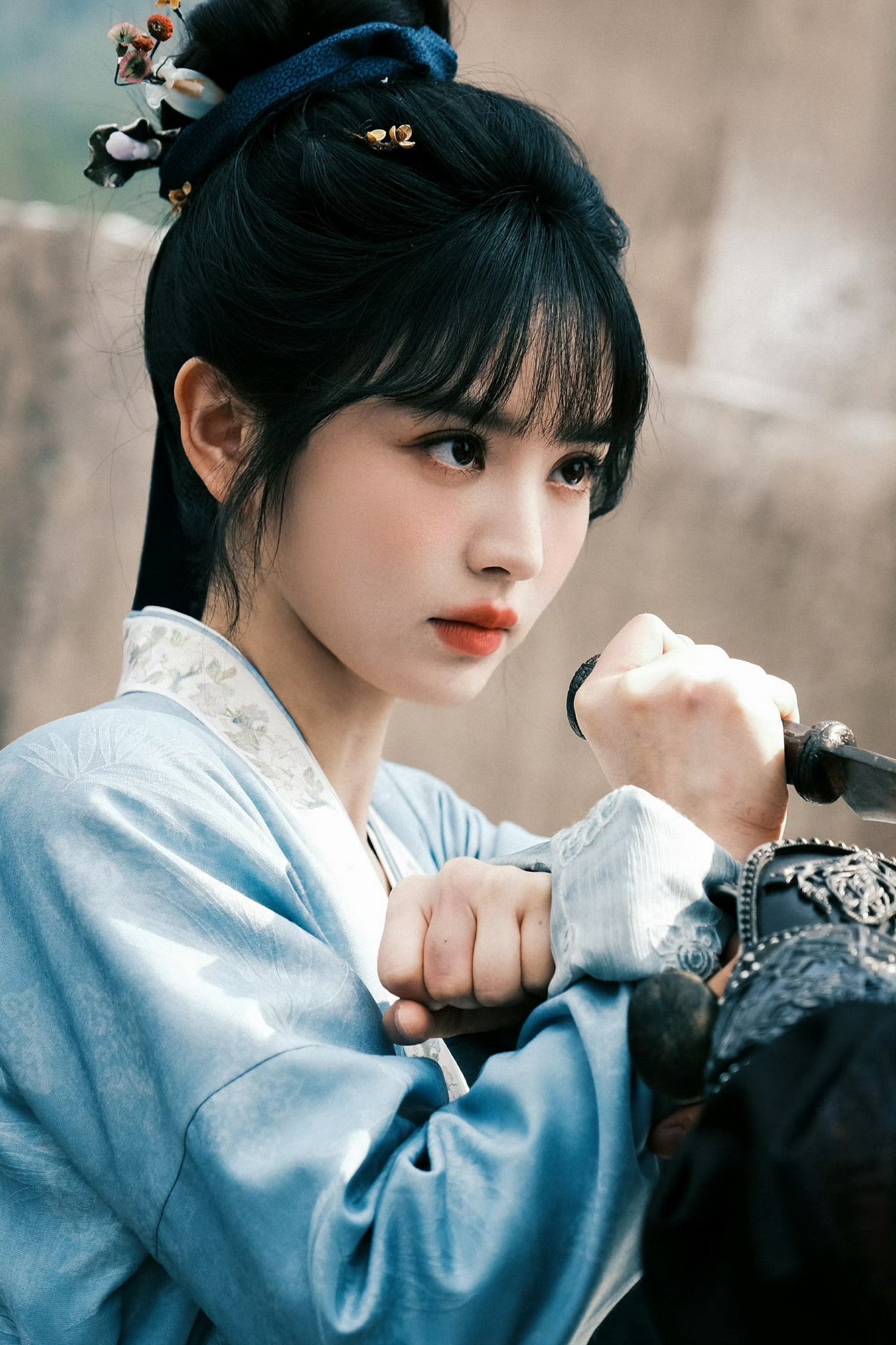 Điền Hi Vi được khen ngợi xinh xắn. Diễn xuất của cô trong những tập đầu níu chân khán giả.