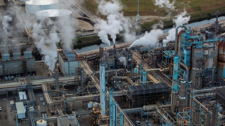 Tình hình dầu mỏ thế giới ngày càng khủng hoảng.