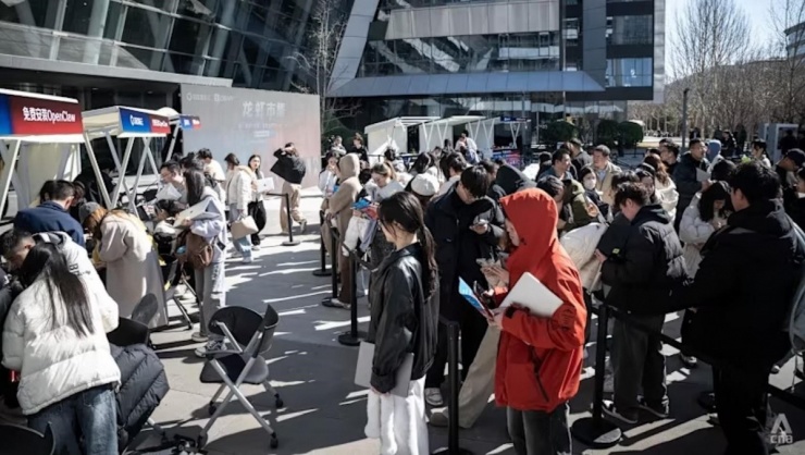 Khoảng 1.000 người tập trung tham dự sự kiện cài đặt OpenClaw tại trụ sở Baidu ở Bắc Kinh ngày 11/3 (Ảnh: CNA/Hu Chushi)