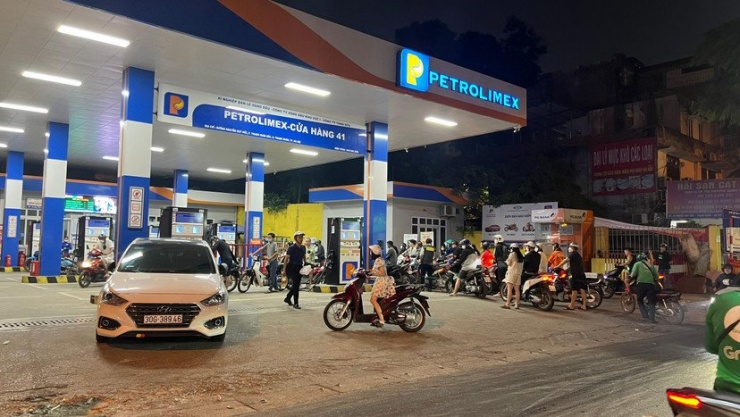 Thuế nhập khẩu ưu đãi đối với xăng dầu giảm về 0% kể từ 9/3