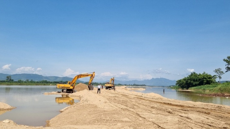 Nhiều năm liền, Quan Minh khai thác cát silic nhưng không chịu sự kiểm tra giám sát.