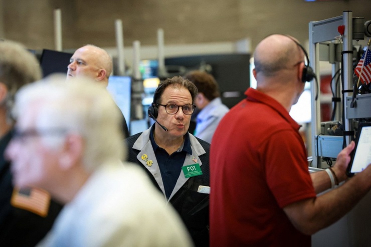 Thị trường chứng khoán tiếp tục lao đao.