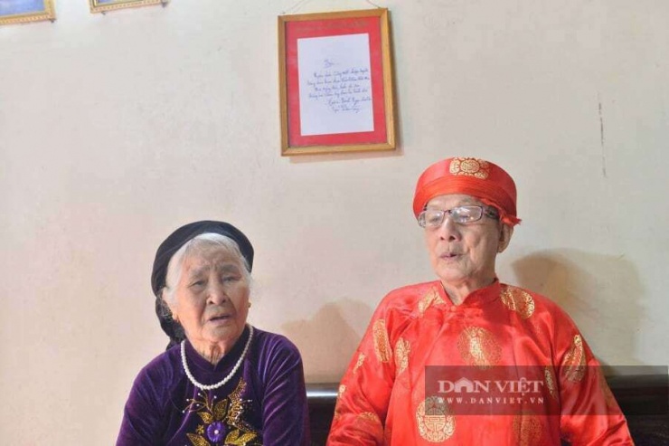 Cụ Nguyễn Quốc Dũng (87 tuổi) và cụ Nguyễn Thị Thoại (85 tuổi).&nbsp;Ảnh: Gia Khiêm