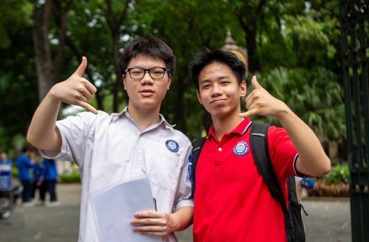 Năm nay, lần đầu tiên học sinh chỉ cần có nơi cư trú tại Hà Nội là có thể đăng ký dự thi lớp 10.