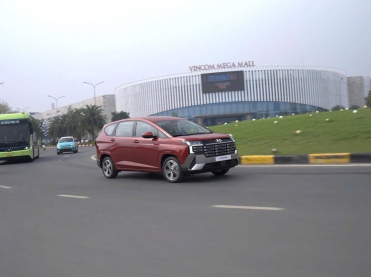 Loạt ô tô mới đáng chú ý xuất hiện ở Việt Nam - 2