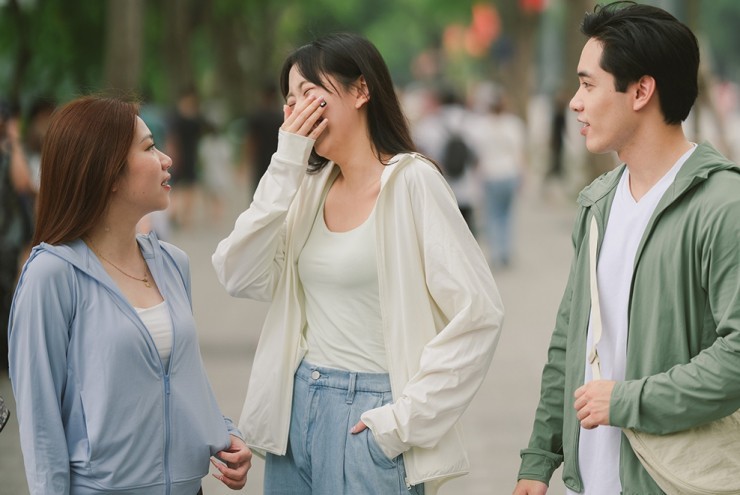 Từ món đồ “mặc cho có” đến bí quyết chọn đúng: Áo chống nắng đang bước vào cuộc sàng lọc mới