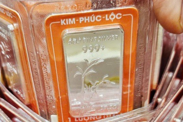 Giá bạc hôm nay 13-3: Rớt mạnh hơn vàng, bạc Phú Quý chỉ còn hơn 3 triệu đồng/lượng