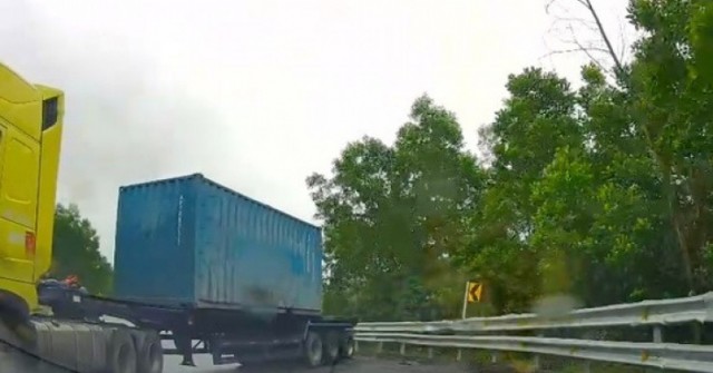 Tài xế có pha lùi xe đẳng cấp, tạo viral trên mạng xã hội là ai?