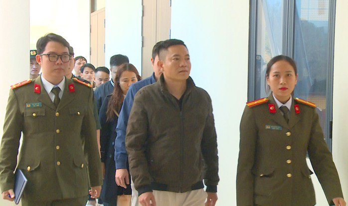 "Thần y" dỏm Hoàng Văn Toàn, người sáng lập Công ty TNHH Hoàng Minh Đường với "bài thuốc gia truyền 3 đời chữa xương khớp", và đồng phạm đã bị khởi tố. Ảnh: Công an Thanh Hóa