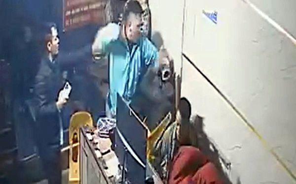 Hiện trường vụ việc. Ảnh cắt từ clip.