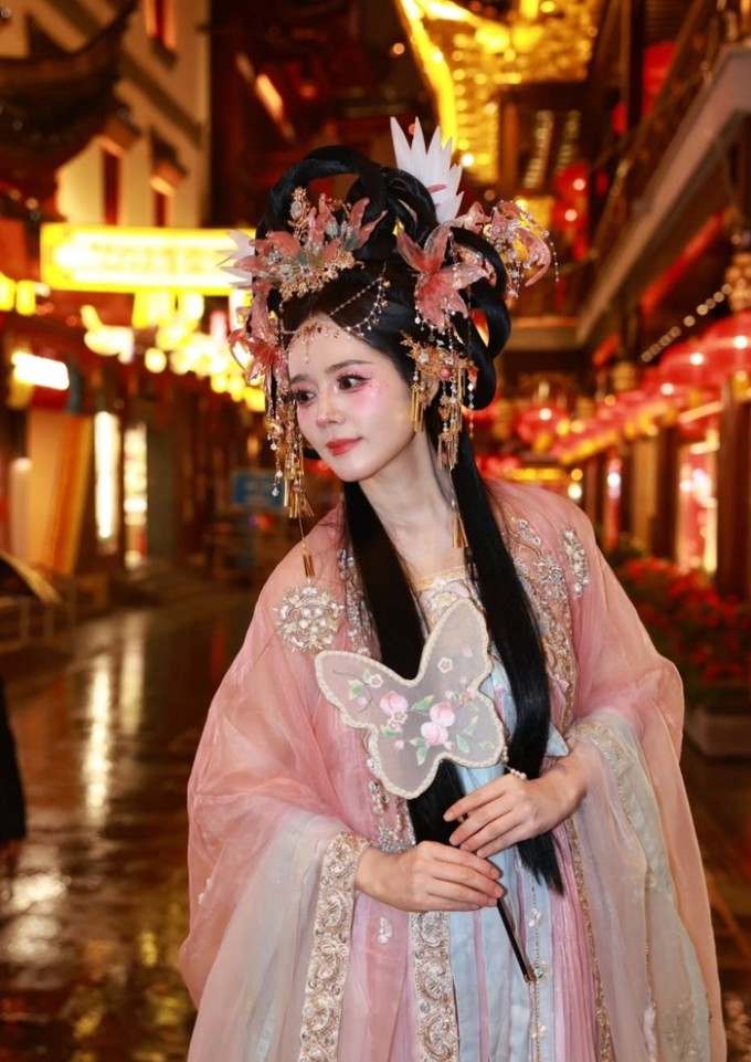 Nhan sắc Han Ga In sau khi make up. Ảnh: YouTube