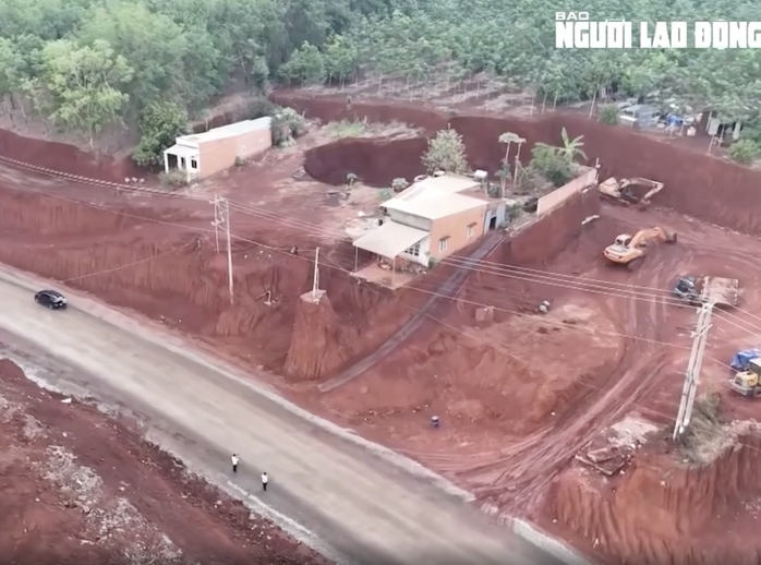 Công an vào cuộc làm rõ vụ lấy đất hạ cốt nền khiến 8 nhà dân cheo leo bên mép vực