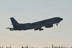 Máy bay tiếp dầu Mỹ rơi gần Iran