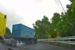 Tài xế có pha lùi xe đẳng cấp, tạo viral trên mạng xã hội là ai?