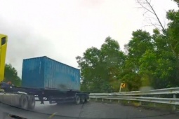 Tài xế có pha lùi xe đẳng cấp, tạo viral trên mạng xã hội là ai?