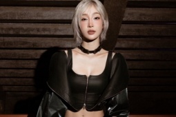 Juky San chăm mặc crop top khoe eo 57 cm