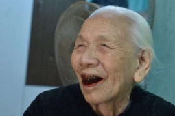 Cử tri 104 tuổi ở Hà Nội: "Tôi sẽ chống gậy đi bộ ra nhà văn hoá, tận tay bỏ lá phiếu của mình"