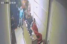 Công an vào cuộc vụ tài xế xe công nghệ hành hung người dân giữa đêm ở Hà Nội